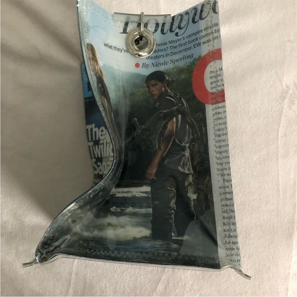 Twilight - Magazine Purse - Picture 4 of 9